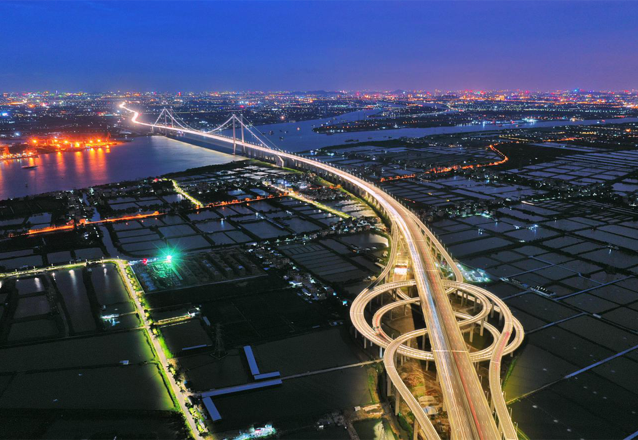 2019年3月21日晚，項目實施全線調(diào)試亮燈。3837盞燈，從天空俯視，流光溢彩、五彩繽紛，仿若一條熠熠閃亮的巨龍。2019年3月29日，項目正式順利通過交工驗收。