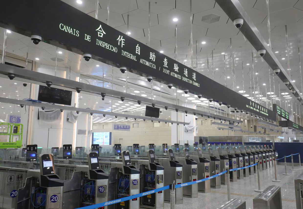 新橫琴口岸開創了全國口岸建設法律授權的先河。2020年3月，國務院印發《國務院關于同意啟用橫琴口岸澳方口岸區及相關延伸區旅檢區域的批復》，同意橫琴口岸澳方口岸區及相關延伸區旅檢區域自2020年3月18日零時起啟用，并適用澳門特別行政區法律實施管轄。