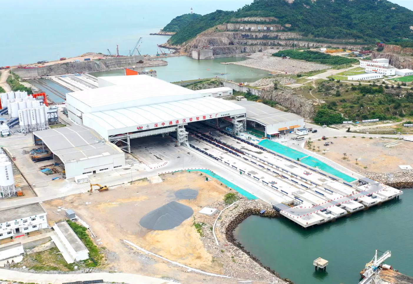 2019年6月5日，歷經11個月的“智慧化”改造后，曾承接港珠澳大橋33節沉管隧道建造的世界最大規模沉管預制工廠在珠海重新開廠。深中通道項目共32個管節中的22個將在此預制和舾裝，全部預制工作計劃于2022年底完成。